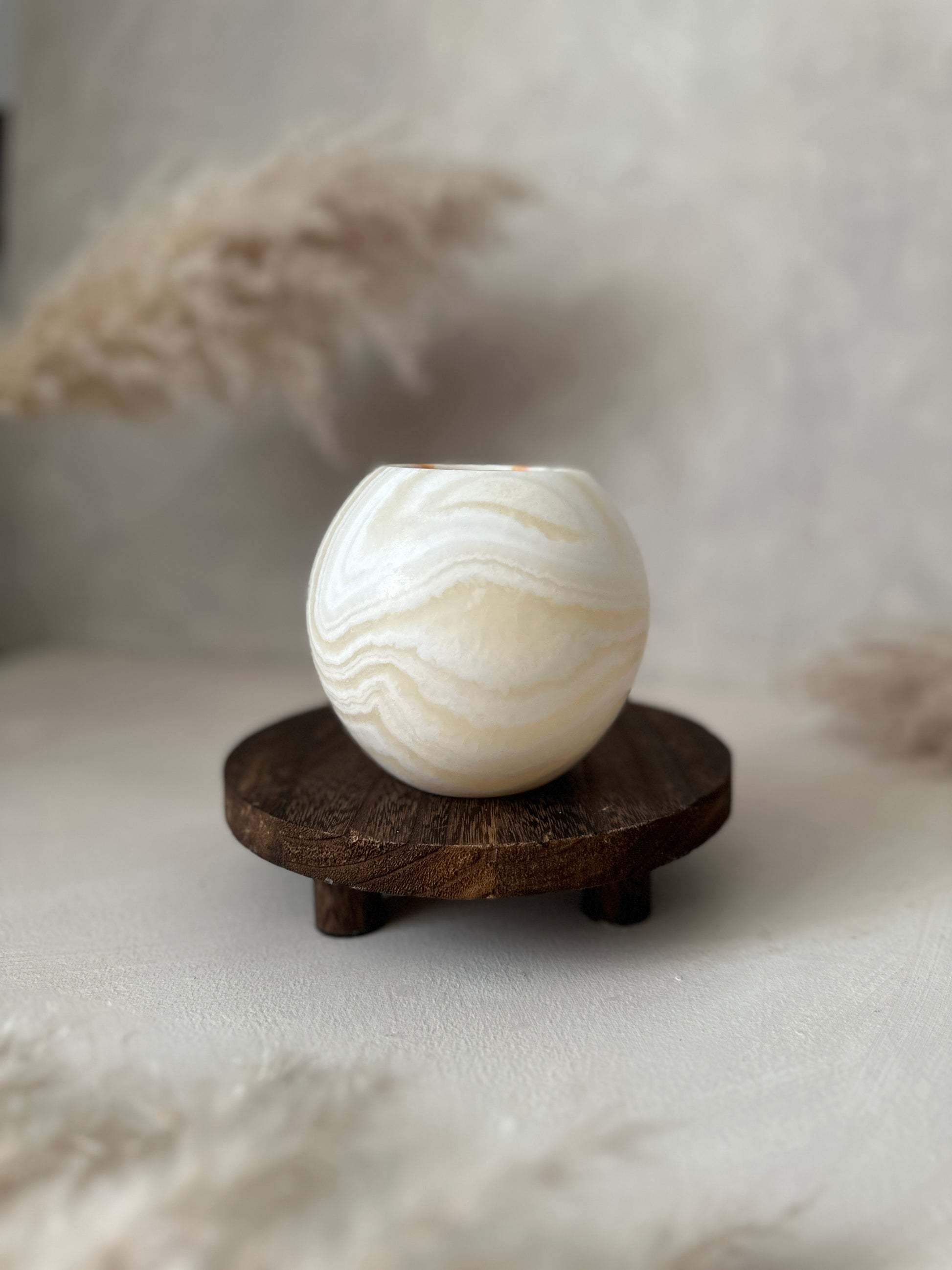 Helle Oberfläche betont den Roya the Brand Maira Kerzenhalter klar